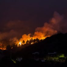 Dėl didžiulio gaisro Kanarų salose evakuota 8 tūkst. žmonių