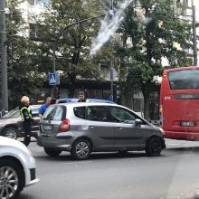 Eismą Kauno centre apsunkino autobuso ir automobilio avarija