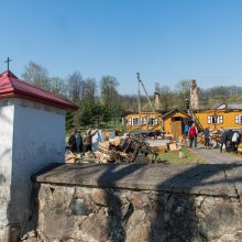 Tauragės rajone sudegė klebonijos pastato stogas