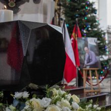 Sukrėsta Lenkija atsisveikina su nužudytu Gdansko meru