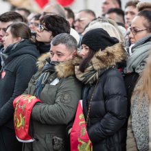 Sukrėsta Lenkija atsisveikina su nužudytu Gdansko meru