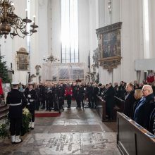 Sukrėsta Lenkija atsisveikina su nužudytu Gdansko meru