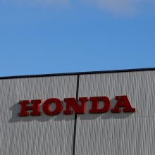 Th. May: dėl „Honda“ gamyklos uždarymo negalima kaltinti „Brexito“