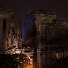 Paryžiaus Dievo Motinos katedrą nuniokojo didžiulis gaisras 