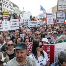 Čekijoje apie 100 tūkst. protestuotojų reikalavo premjero atsistatydinimo