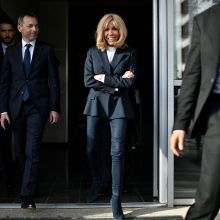 Prancūzijos pirmoji ponia B. Macron vėl imasi mokyti