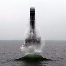 Šiaurės Korėja išbandė iš povandeninio laivo paleidžiamą balistinę raketą