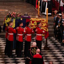 Po karalienės laidotuvių JK baigėsi nacionalinis gedulas