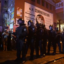 Trečią naktį iš eilės Hamburge įsiplieskė susirėmimai su policija