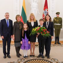 Gėlės nuo prezidento – dėkingumo ženklas kalbėjusiems Lietuvos vardu