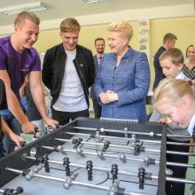 Vaikų stovyklą aplankiusi prezidentė dėkoja socialiai atsakingam verslui