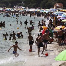 Nauja karščio banga trijuose žemynuose grasina viršyti temperatūros rekordus