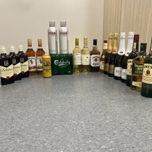 Policija išaiškino Klaipėdoje nelegaliai alkoholiu prekiavusius vyrus