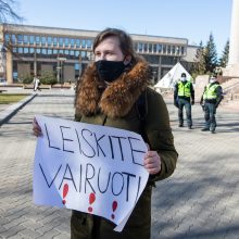 Po draudimo atšaukimo – kova su milžiniškomis eilėmis