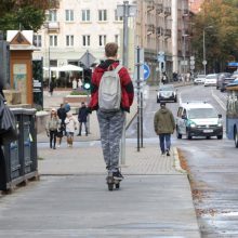 Pribloškė vairuotojo elgesys: į autobusą neįleido su vaikišku paspirtuku