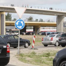 Eismas Jakų žiedinėje sankryžoje: pirmumas įžūlesniems?