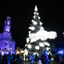 Kauniečiai įvertino miesto eglutę ir negailėjo jai pagyrų: spinduliuoja šiluma