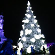 Kauniečiai įvertino miesto eglutę ir negailėjo jai pagyrų: spinduliuoja šiluma