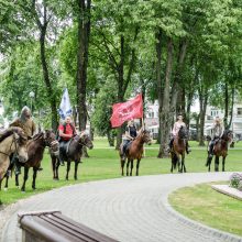 Kretingoje – neįprastas vaizdas: gatvėmis risnojo žemaitukų būrys