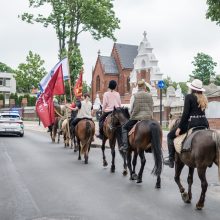 Kretingoje – neįprastas vaizdas: gatvėmis risnojo žemaitukų būrys