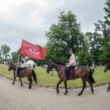 Kretingoje – neįprastas vaizdas: gatvėmis risnojo žemaitukų būrys