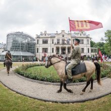 Kretingoje – neįprastas vaizdas: gatvėmis risnojo žemaitukų būrys