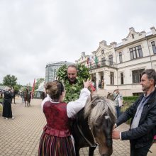 Kretingoje – neįprastas vaizdas: gatvėmis risnojo žemaitukų būrys