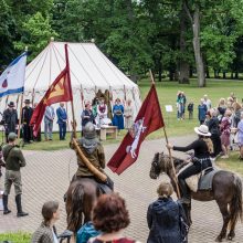 Kretingoje – neįprastas vaizdas: gatvėmis risnojo žemaitukų būrys