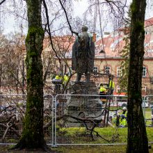 Vilniuje nukeltas sovietmečio veikėjo ir rašytojo P. Cvirkos paminklas