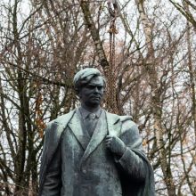 Vilniuje nukeltas sovietmečio veikėjo ir rašytojo P. Cvirkos paminklas