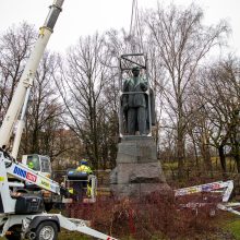 Vilniuje nukeltas sovietmečio veikėjo ir rašytojo P. Cvirkos paminklas