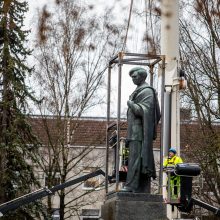 Vilniuje nukeltas sovietmečio veikėjo ir rašytojo P. Cvirkos paminklas