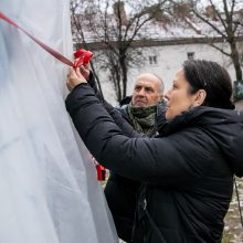 Tibeto skvere J. Ivanauskaitės kūrinių motyvai papuošė pastatą