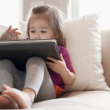 Vaikų neurologas perspėja tėvus: šiuolaikinės technologijos trikdo vaikų raidą