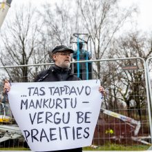 Vilniuje nukeltas sovietmečio veikėjo ir rašytojo P. Cvirkos paminklas