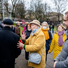 Žmonės apie nukeltą P. Cvirkos paminklą: tegul guli sąvartyne, jis mums nereikalingas