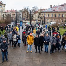 Žmonės apie nukeltą P. Cvirkos paminklą: tegul guli sąvartyne, jis mums nereikalingas