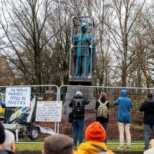 Žmonės apie nukeltą P. Cvirkos paminklą: tegul guli sąvartyne, jis mums nereikalingas