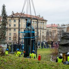 Vilniuje nukeltas sovietmečio veikėjo ir rašytojo P. Cvirkos paminklas