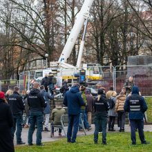 Žmonės apie nukeltą P. Cvirkos paminklą: tegul guli sąvartyne, jis mums nereikalingas