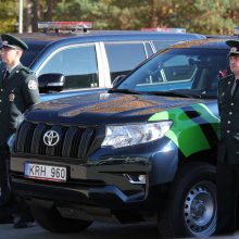 Pasieniečiai persėdo į naujus visureigius „Toyota Land Cruiser“