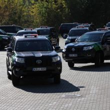 Pasieniečiai persėdo į naujus visureigius „Toyota Land Cruiser“