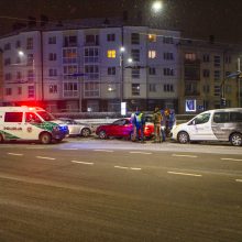 Avaringoje Kauno sankryžoje susidūrė keturi automobiliai