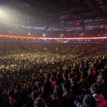 A. Mamontovas turą su orkestru pradėjo gerbėjų pilnoje arenoje Vilniuje