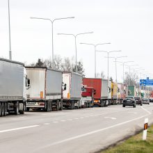 Lietuvos ir Lenkijos pasienyje toliau ilgėja vilkikų eilės