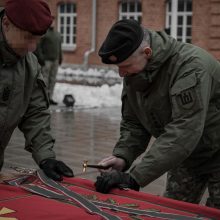 Viename iš „Aitvarų“ dalinių – kovinės vėliavos įteikimo ceremonija 