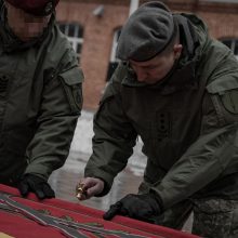 Viename iš „Aitvarų“ dalinių – kovinės vėliavos įteikimo ceremonija 