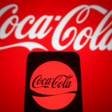 Antrą ketvirtį dėl švelninamų karantino apribojimų pasaulyje augo „Coca-Cola“ pajamos