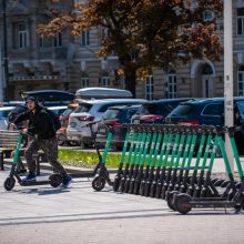 Verslas mano, kad dėl privalomo draudimo daliai paspirtukų reikšmingų pokyčių nebus