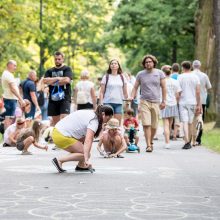 Ąžuolyno atidarymas: nuo piešinių ant asfalto iki šviesų šėlsmo